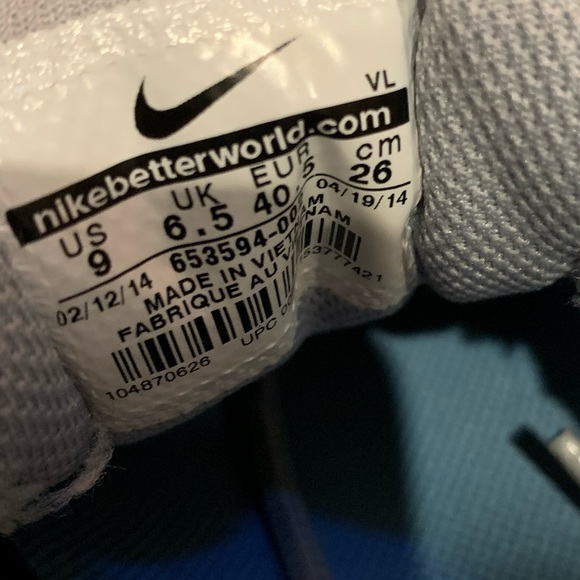 Women’s Nike Shoes - Picture 5 of 6